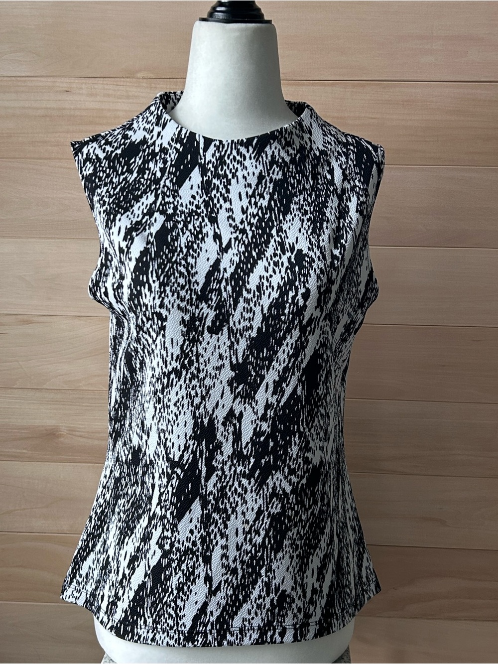 Mandy Evans Size Medium sleeveless mock neck top black white textured abstract